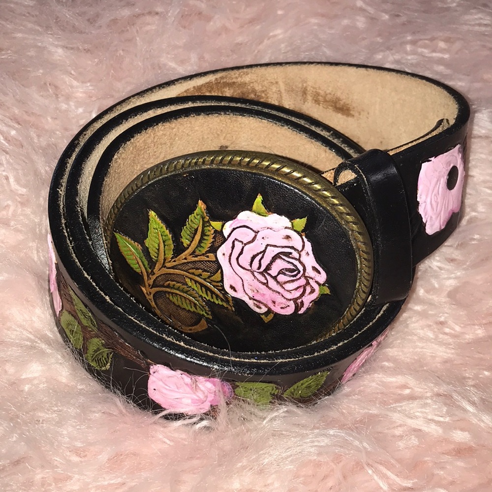 Rose inbordered leather  belt